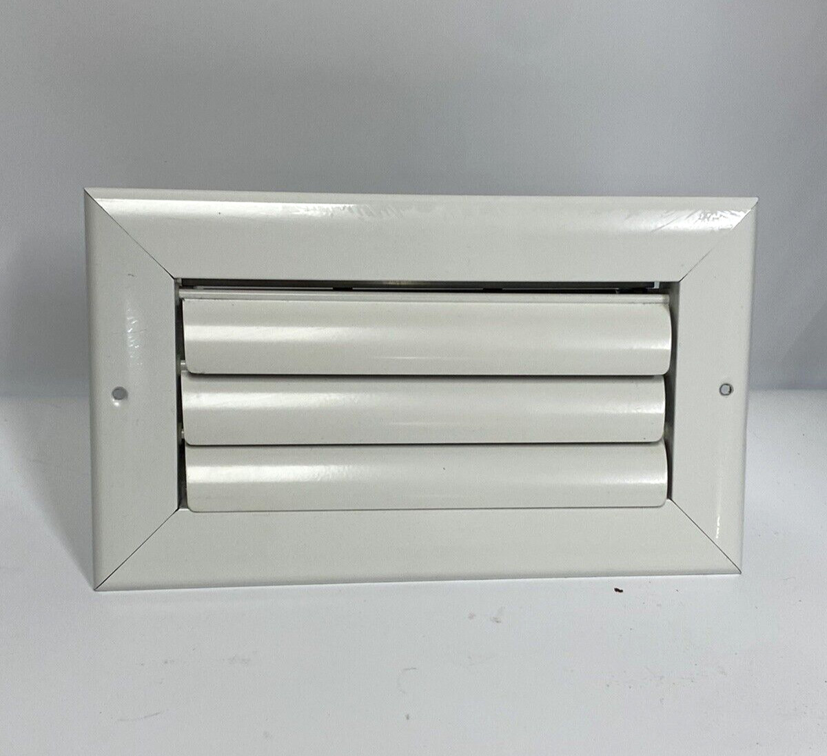 AirGuide 8x4 Curved Blade Ceiling Diffuser Opposed Blade Damper CB1-OB White