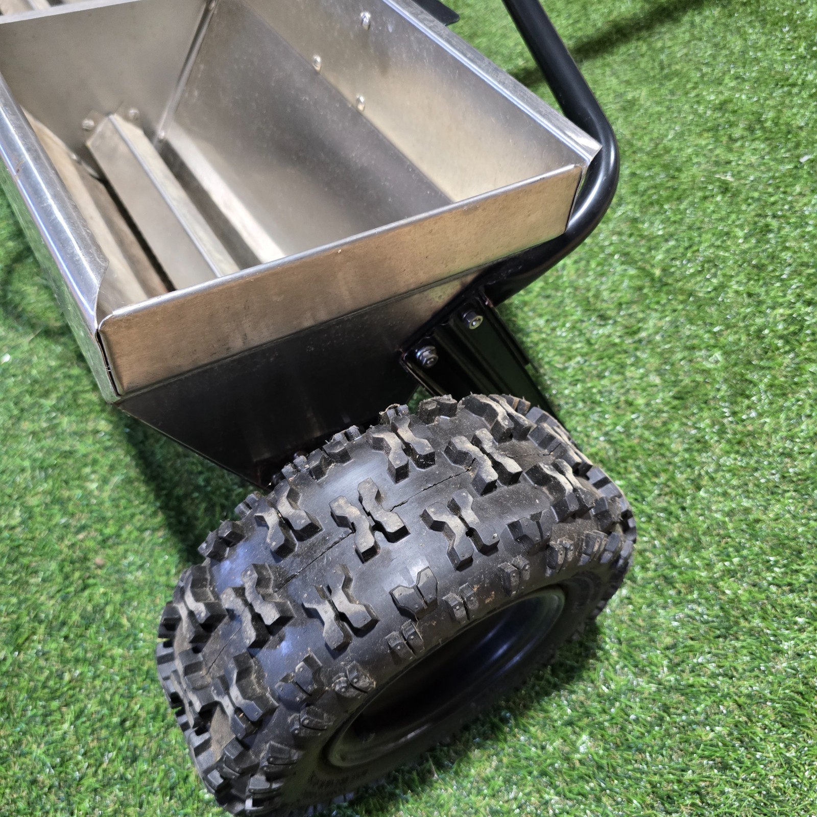 Meyer Walk Behind Hotshot-100 Drop Spreader