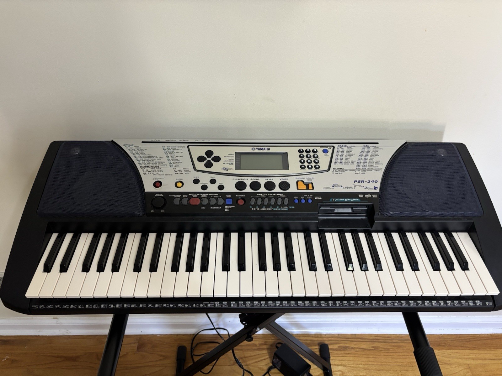 Yamaha PSR -340 Electronic Keyboard, with Stand, Tested and Working