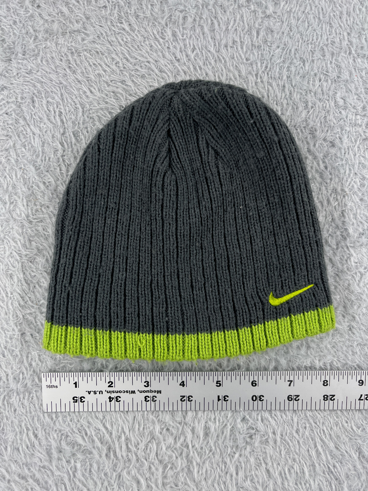 Nike Beanie Toque Youth 4-7 Gray Green Knit 100% Acrylic Swoosh Ski Outdoors