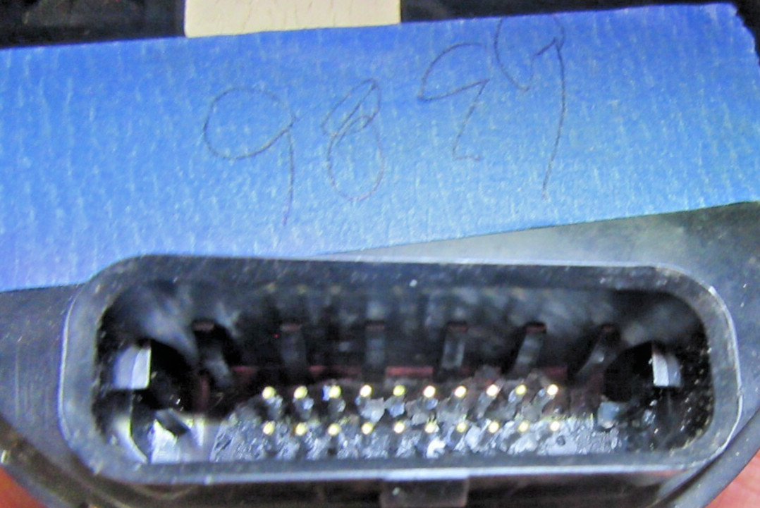 SKI-DOO SPEEDOMETER, MILES 9899, 20 PIN Item #4143