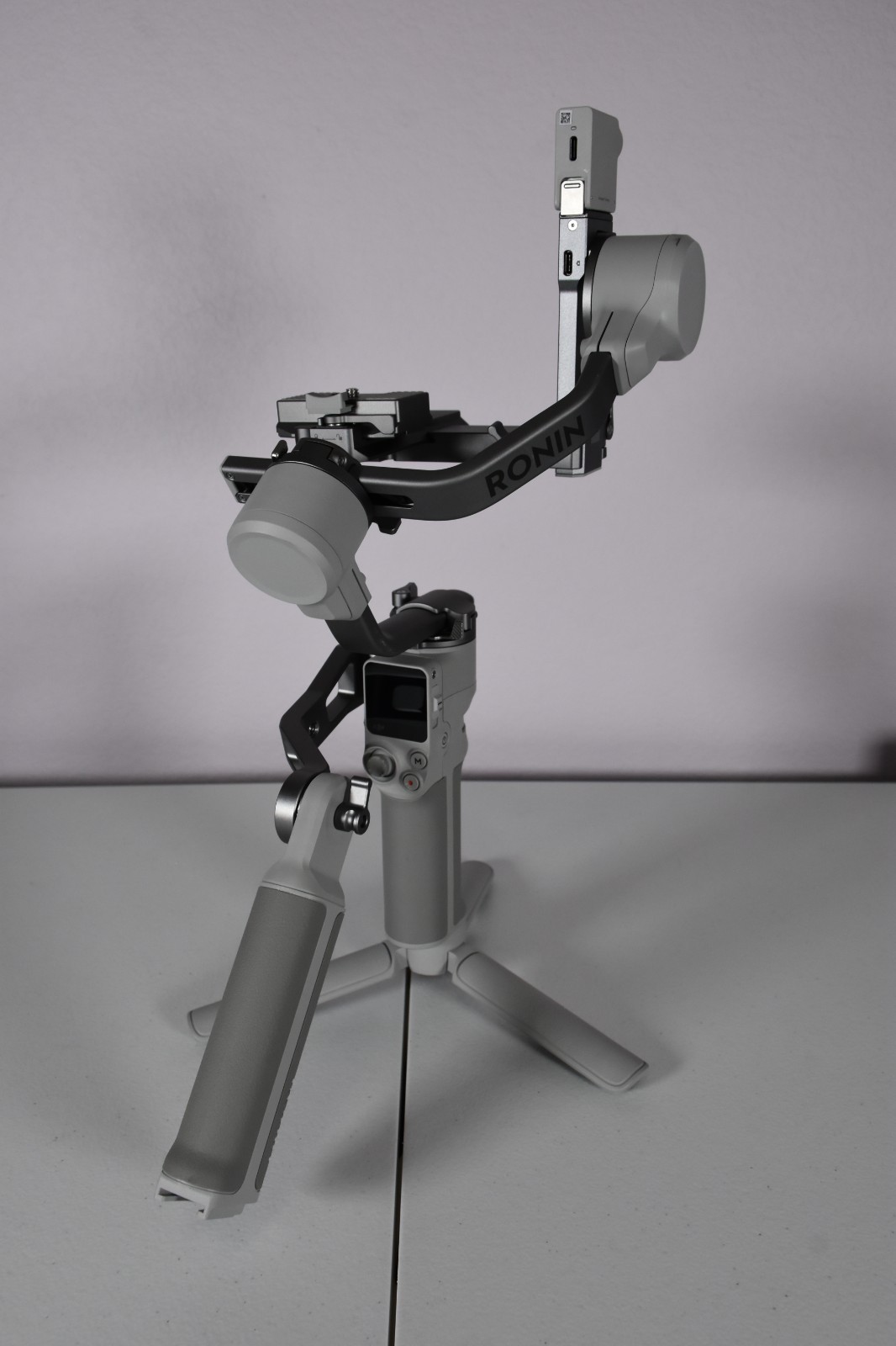DJI RS 4 Mini Combo 3-Axis Camera Gimbal Auto Axis Locks