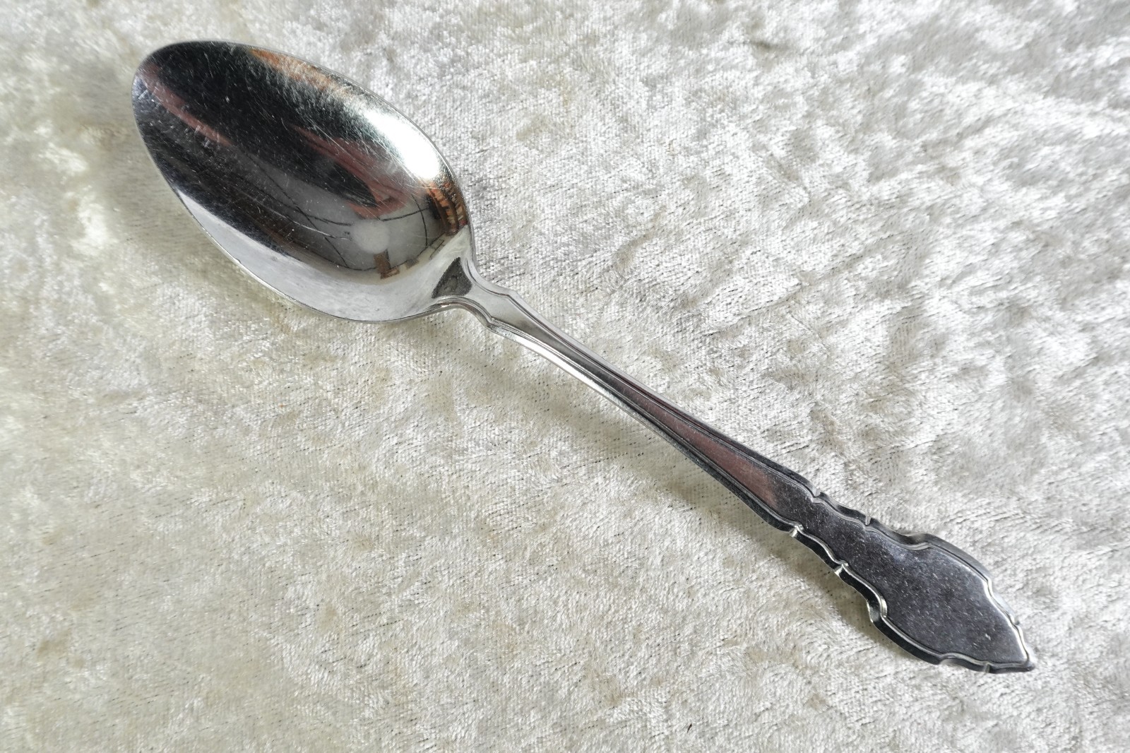 14 Pcs Silhouette Pattern Flatware By International Stainless Satin Handle