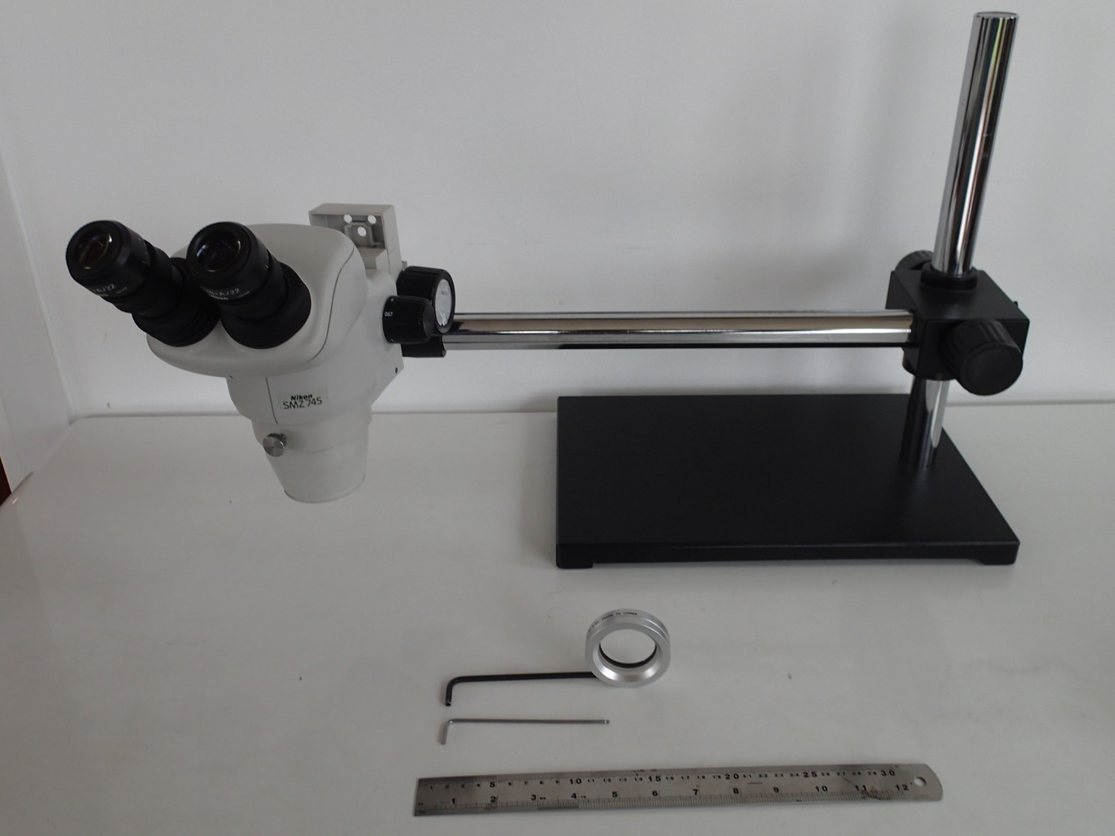 NIKON SMZ745 MICROSCOPE WITH 10X NIKON EYEPIECES, 0.5X OBJECTIVE, FOCUSING BOOM