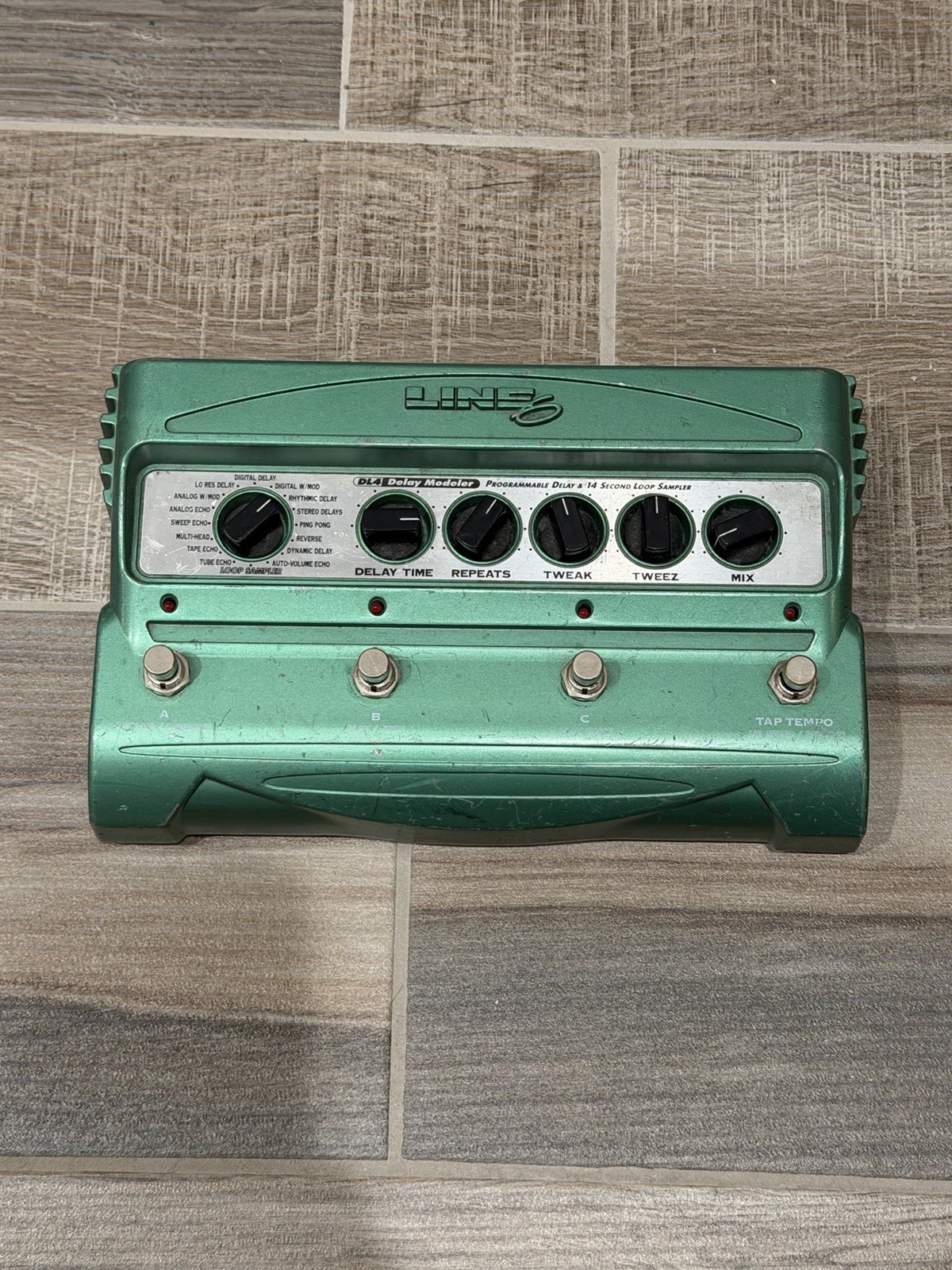 Line 6 DL4 Delay Modeler (Original Green Version) Digital Delay Effects Pedal