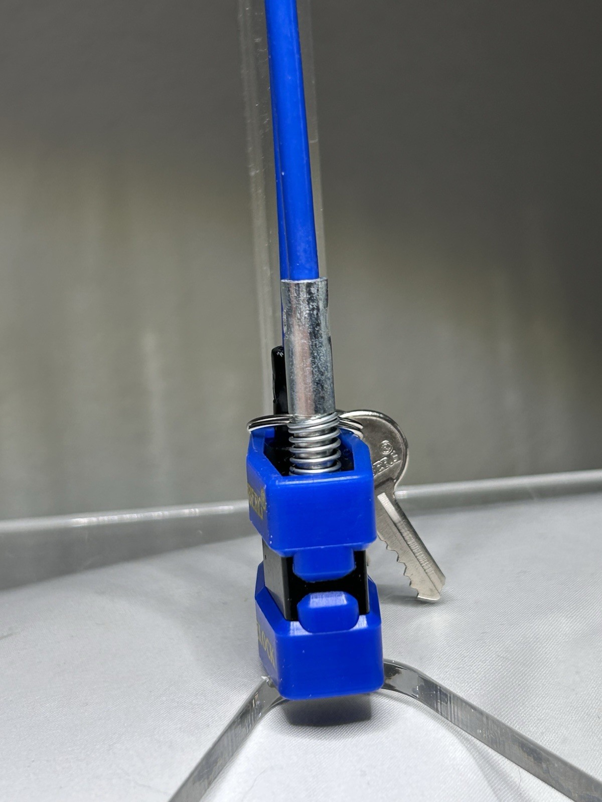 NEW Mossberg Cablelock Gun Lock with 2 keys Padlock ~ Taiwan
