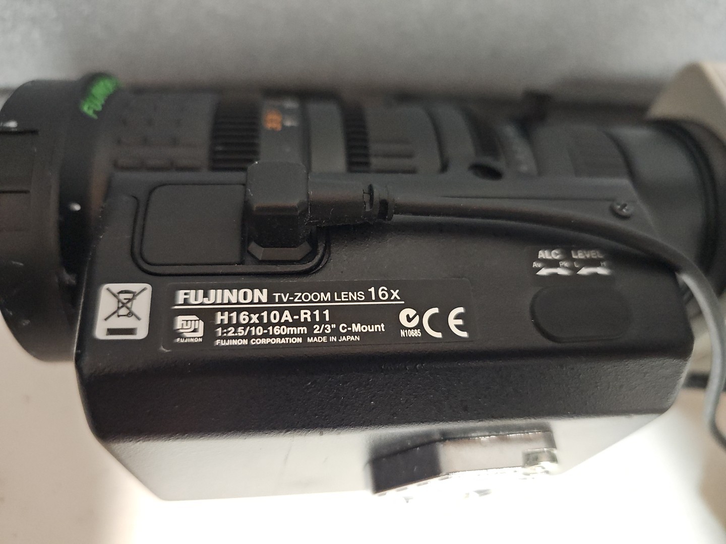 Hitachi HV-D30 DSP 3CCD Camera W Fujinon H16x10a-R11 TV-Zoom Lens 16x C-Mount
