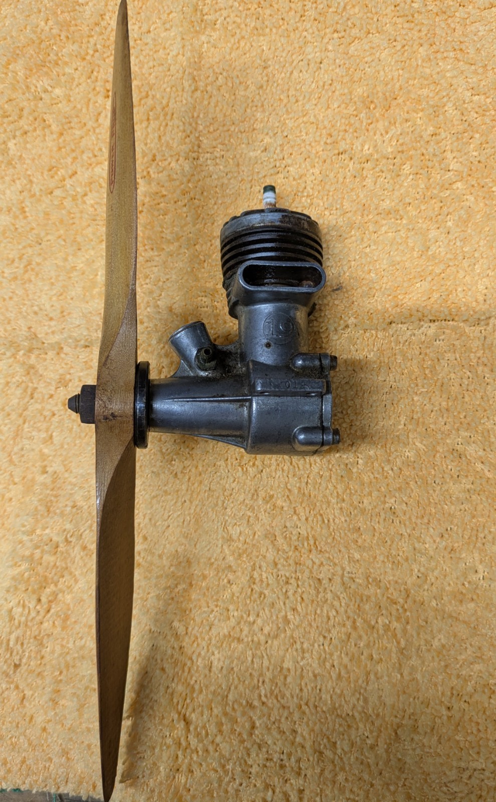 .19 Torpedo Glow Engine And  Wood Vintage Propellors For Control Line And FF