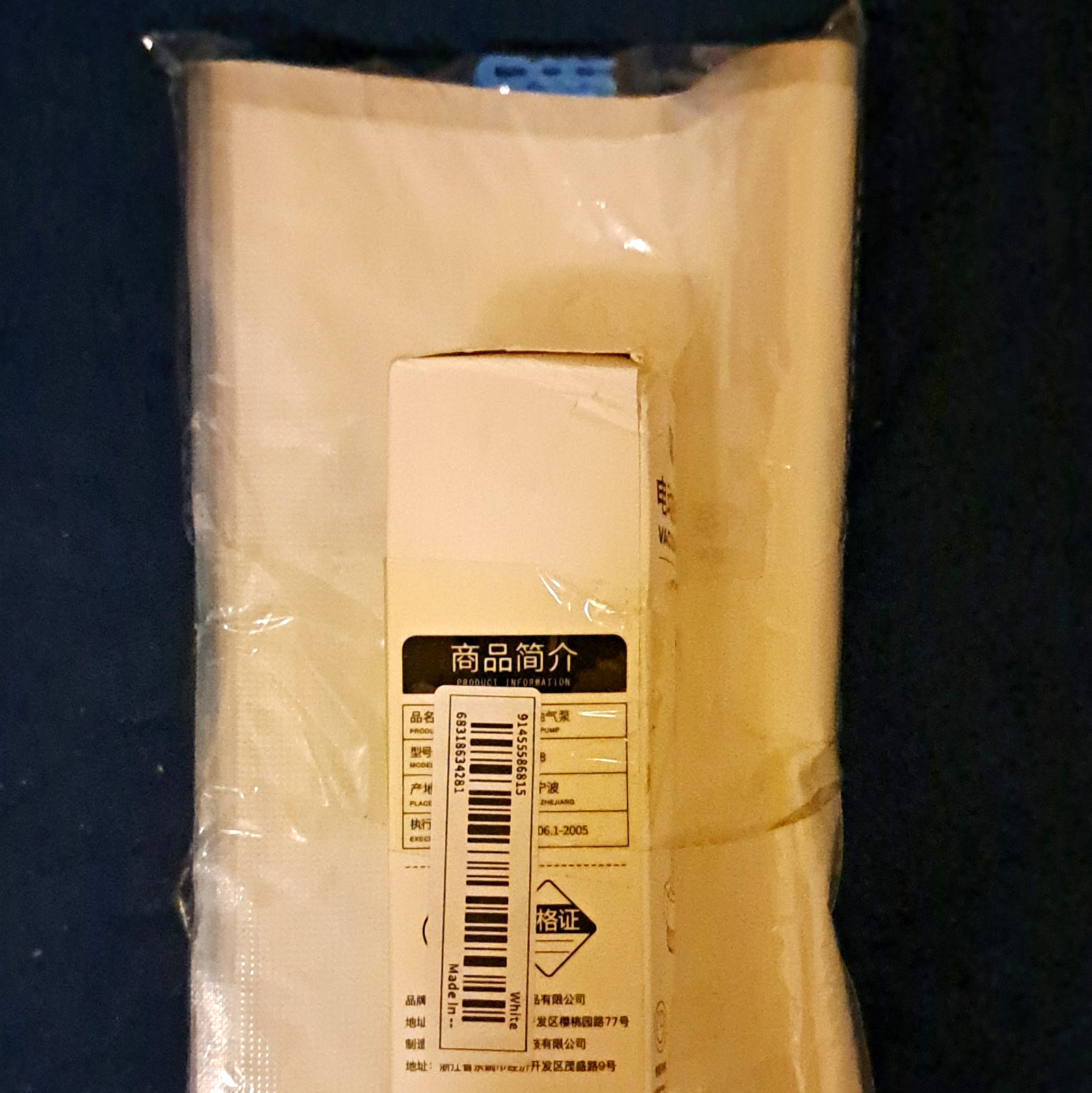 Airtight Vacuum Sealer With Reusable bags. The pump Is a Rechargable.