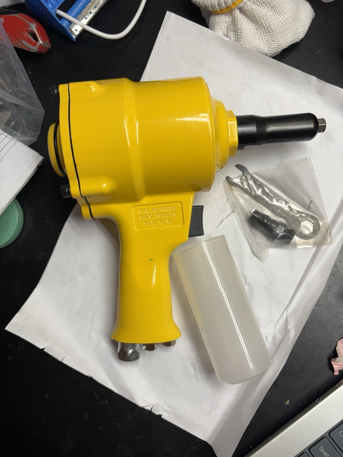 Pneumatic Air Riveter Rivet Gun 4 Nosepieces 3/32-3/16in New