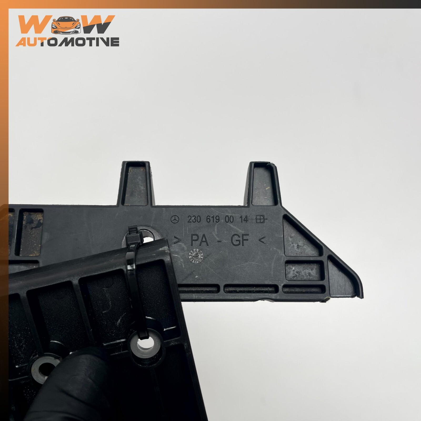 03-06 MERCEDES-BENZ R230 SL500 SL55 AMG BATTERY MOUNT BRACKET BRACE OEM