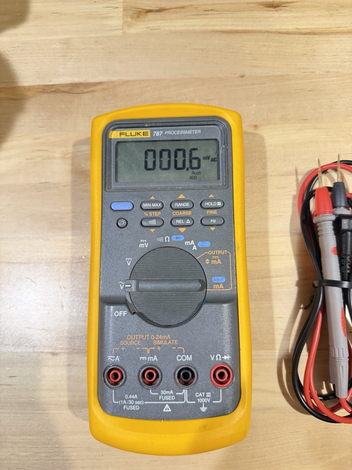 FLUKE 787 PROCESSMETER W/ LEADS & CLIPS - SHIPS FAST (TESTED)