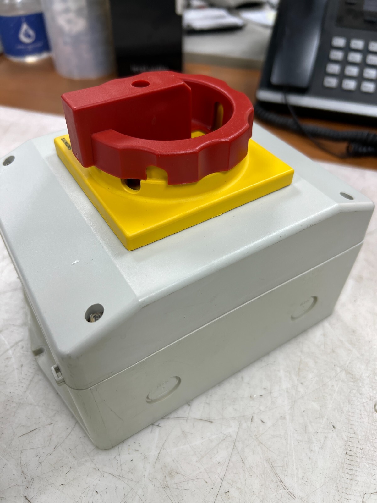 👀 SIEMENS 25A ENCLOSED ROTARY DISCONNECT SWITCH 600 VAC 3Ø 50 HP 3LD2565-0TB53