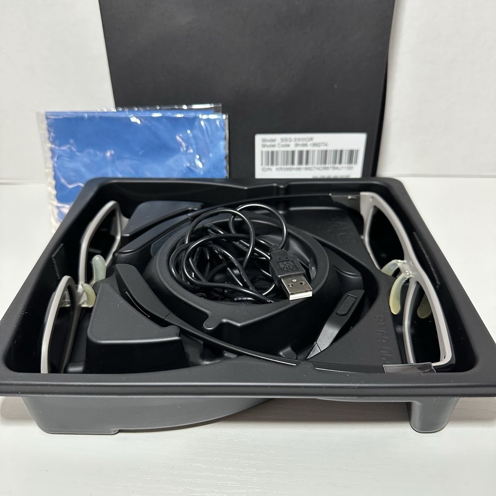 2 Samsung SSG-3300GR Rechargable Active 3D Glasses