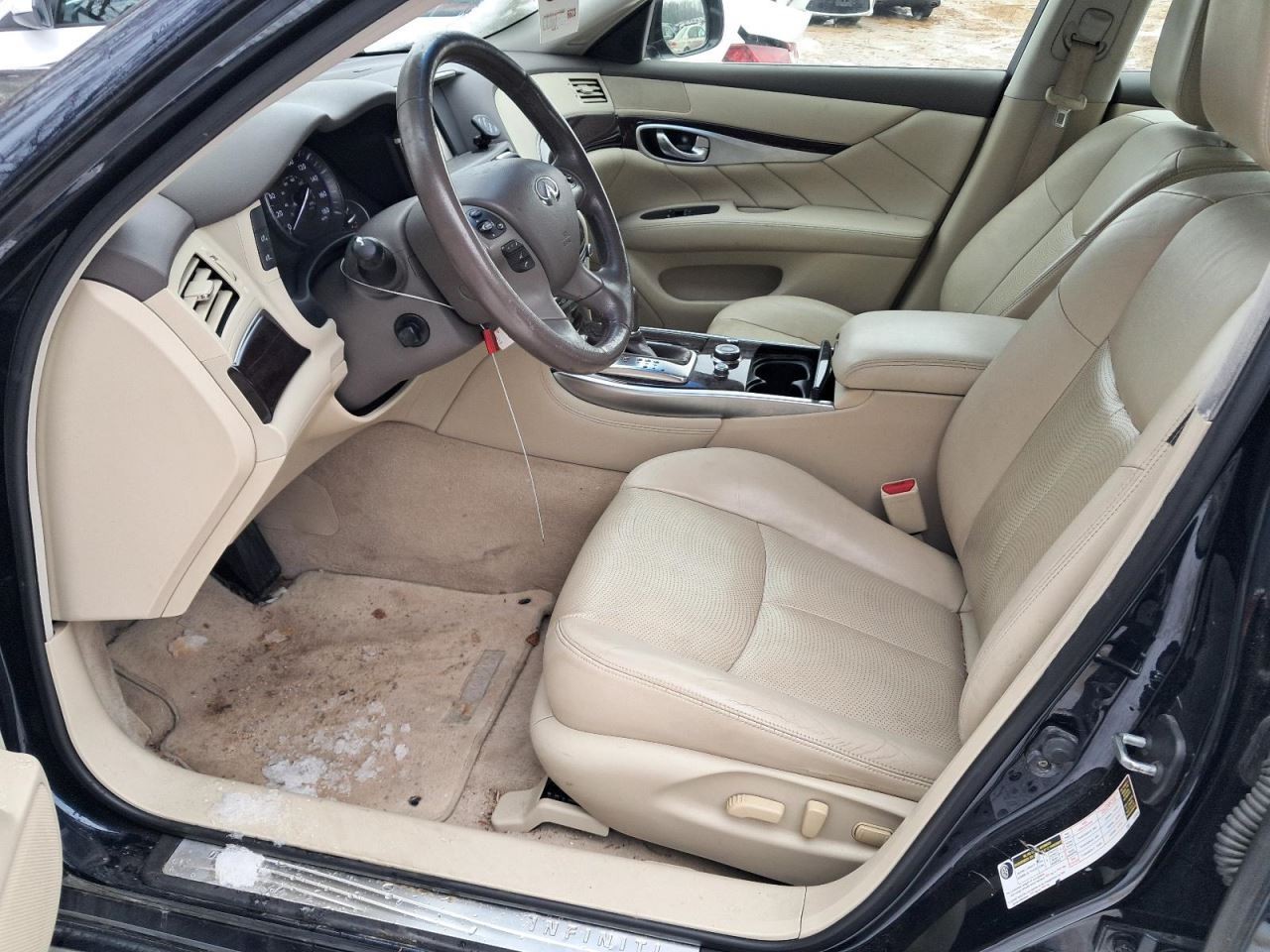 Q70 2015 Glove Box 4954329
