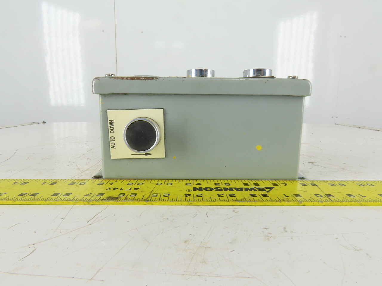 Hoffman E3BPGXM 7" x 2-1/2" x 3-1/2" Push Button Electrical Enclosure