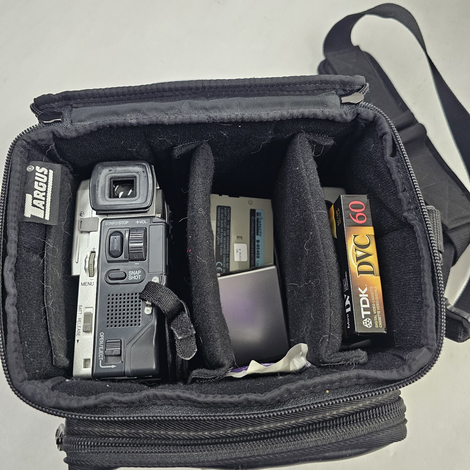 JVC Cr-dVM90 Hand Held Recorder Bundle