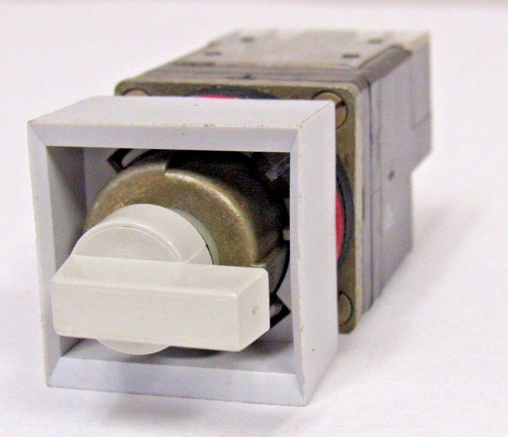 ALLEN BRADLEY 800MS-JG2BB 3 POSITION SQUARE SELECTOR SWITCH NEW OLD STOCK