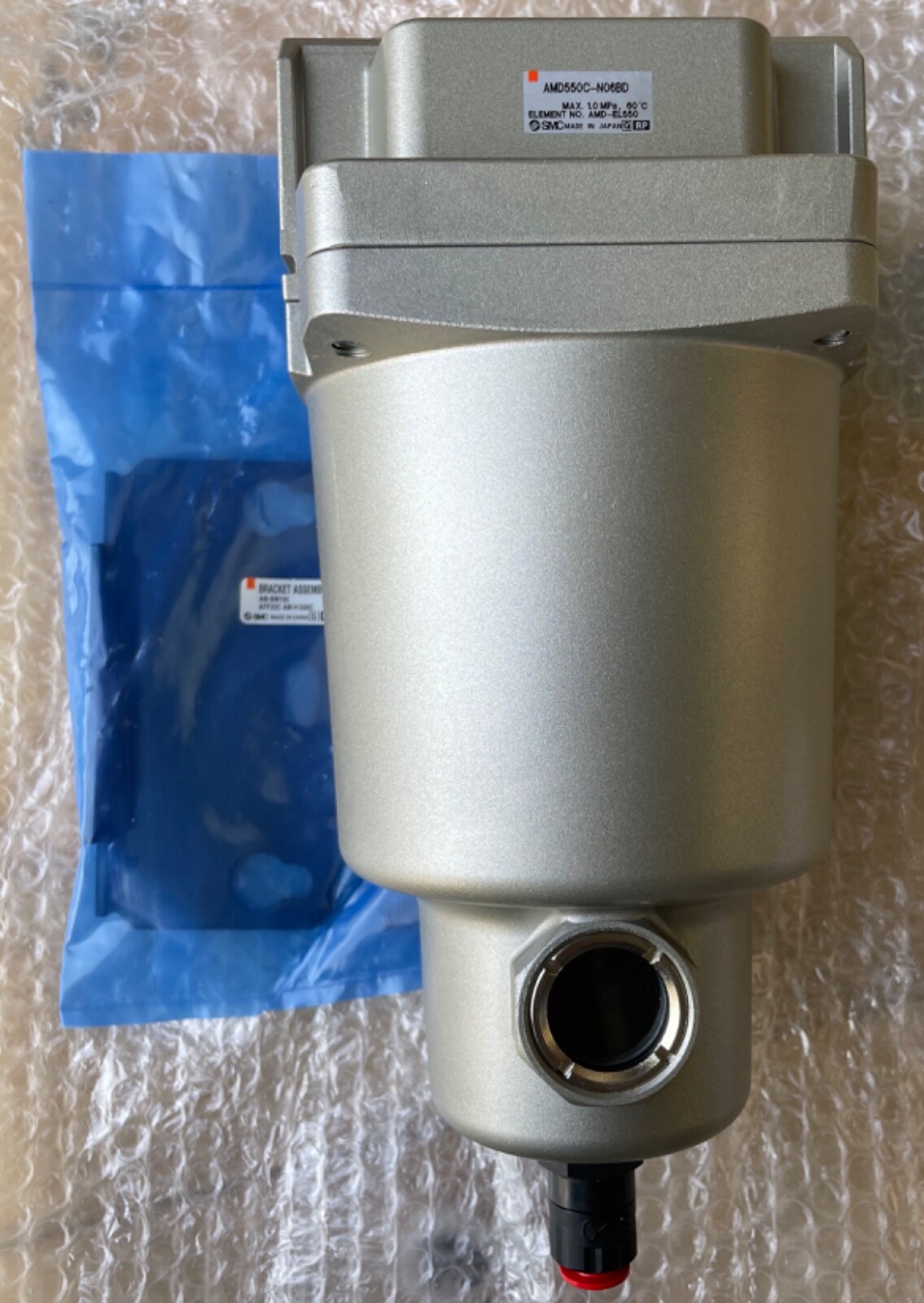 SMC AMD550C-N06B Micro-Mist Separator with Mounting Bracket - FREE SHIPPING