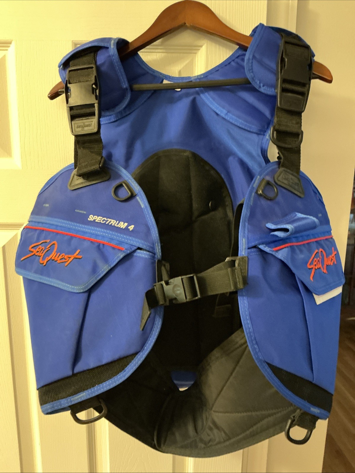 Seaquest Spectrum 4 ADV BCD Diving Buoyancy Compensator Vest Medium Scuba Gear