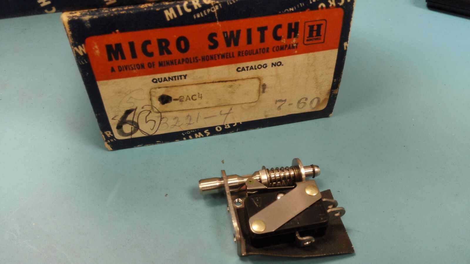 MICROSWITCH 2AC4  *NEW*   *** USA SELLER *** CONTROL PANEL SWITCH