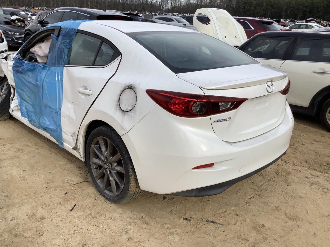3 2018 Glove Box 4916502