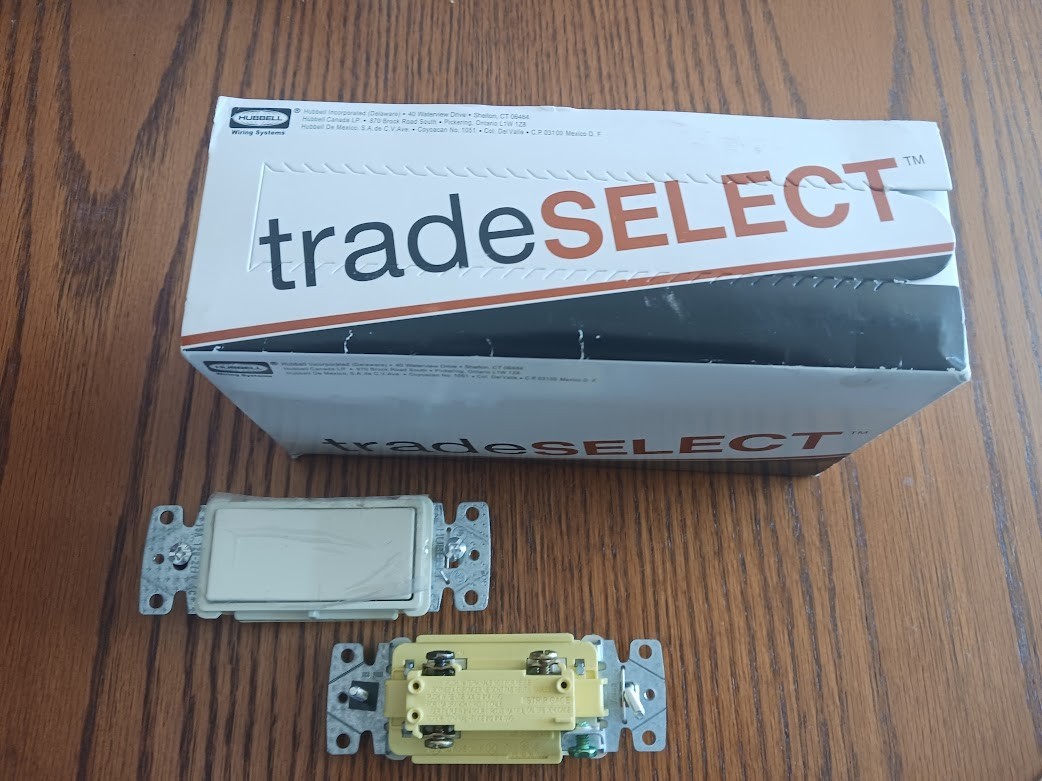 New - Box of 10 - Hubbell Trade Select Rocker Switch 3-Way Ivory RSD315i