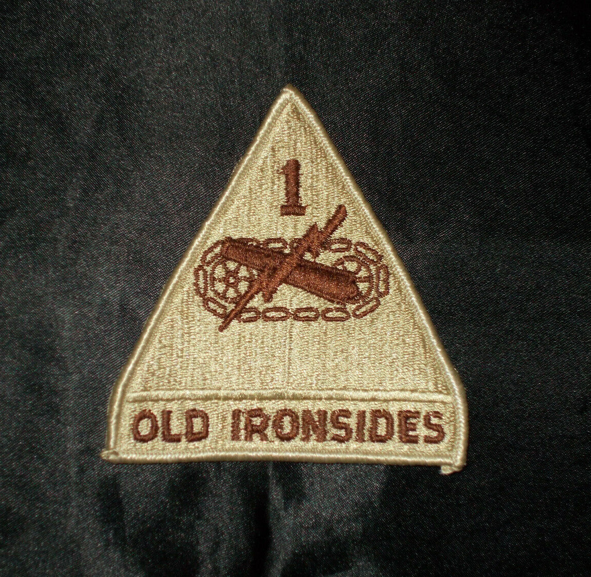 US ARMY 1ST ARMORED DIVISION OLD IRONSIDES FT BLISS GULF WAR DESERT TAN PATCH