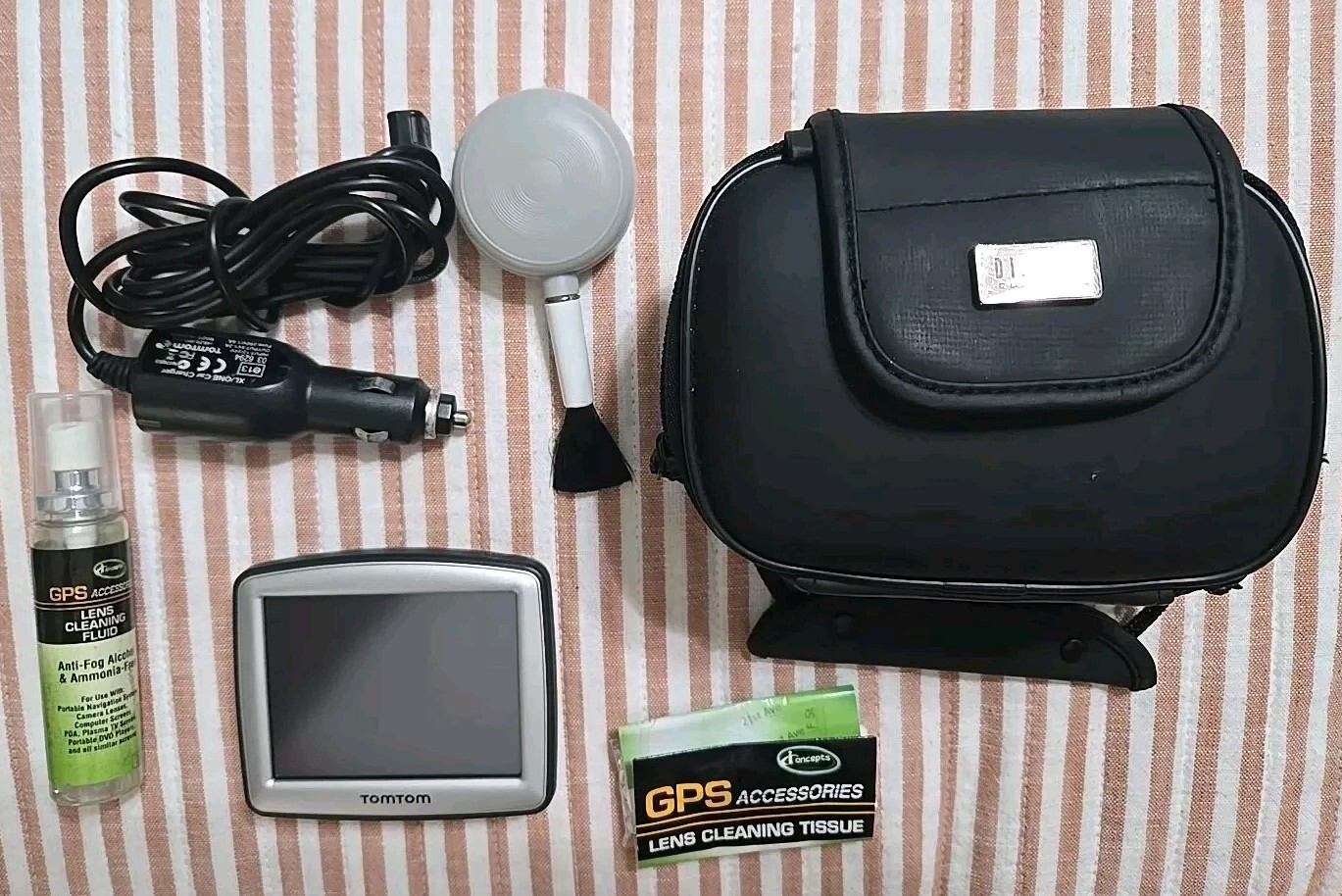 TomTom One N14644 3.5-inch Portable GPS Navigator Tested/Works Charger