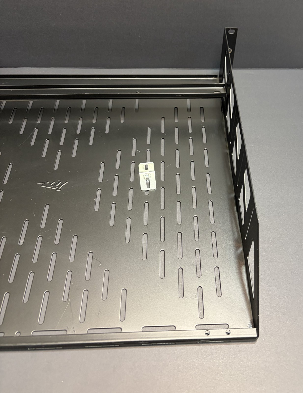 Middle Atlantic U2V Vented Universal Rackshelf