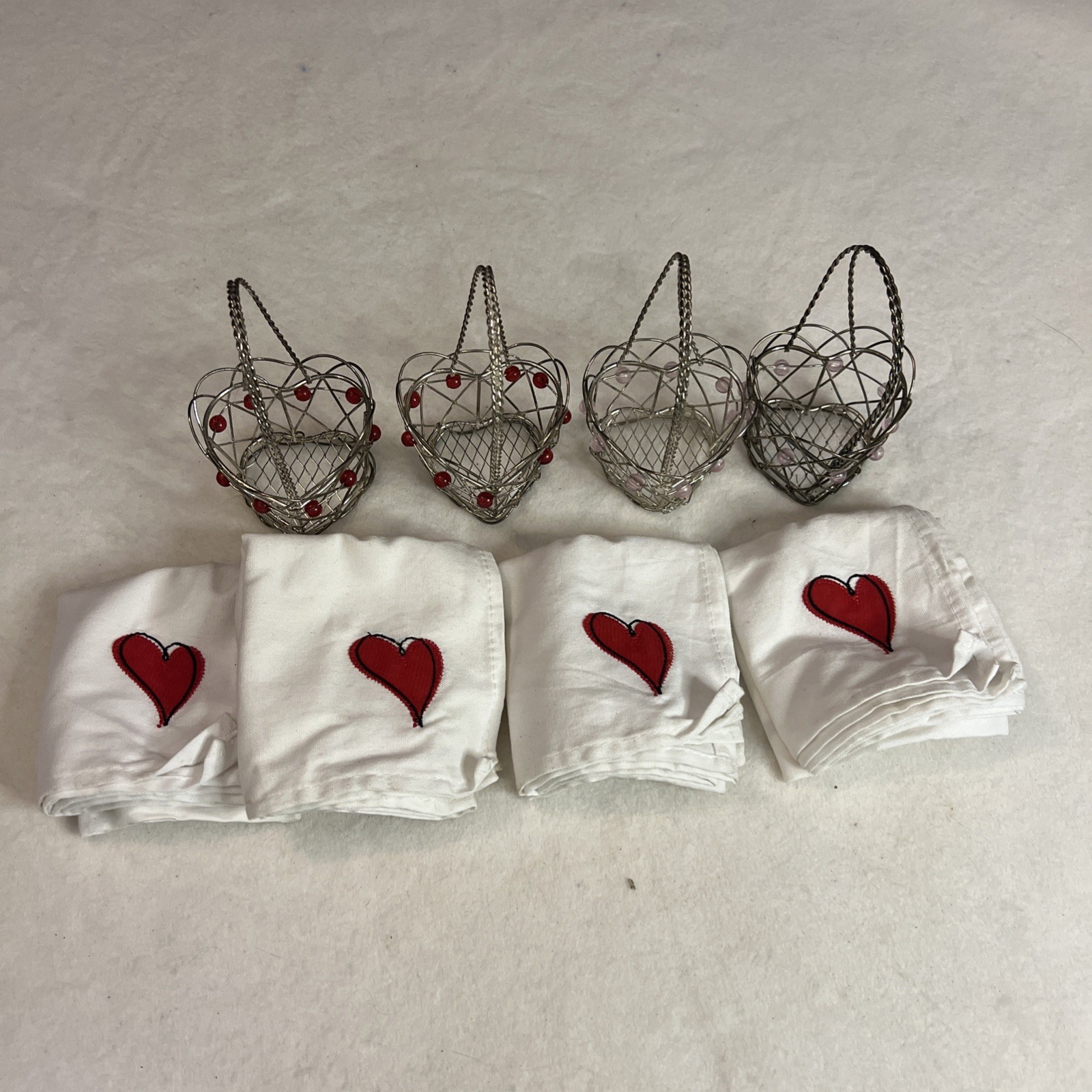 Vtg Lot 4 Heart Shaped Wire Baskets 2 w/Red and 2 w/Pink Beads and 4 Napkins