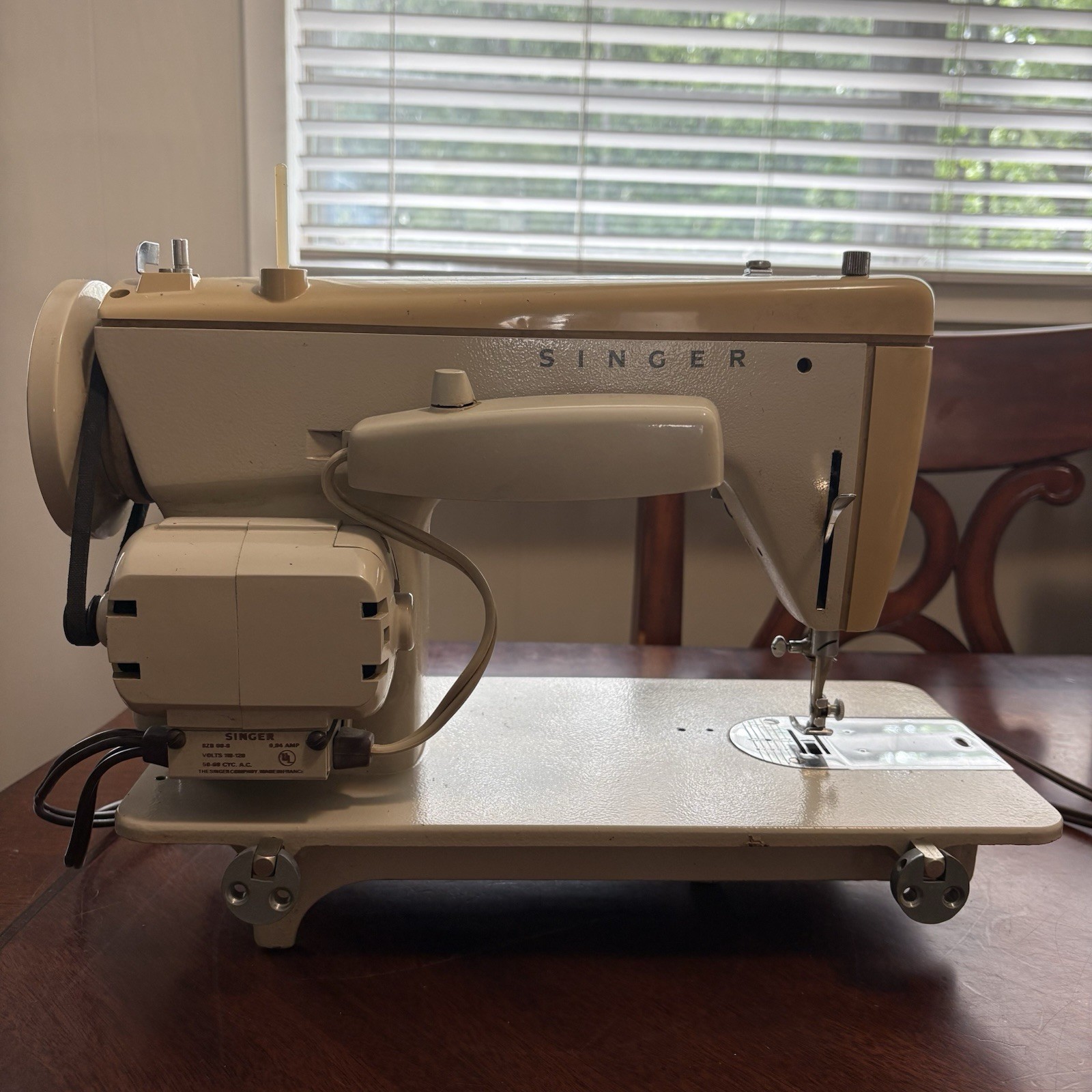 SINGER 237 Straight/Zigzag Sewing Machine, Parts/Repair