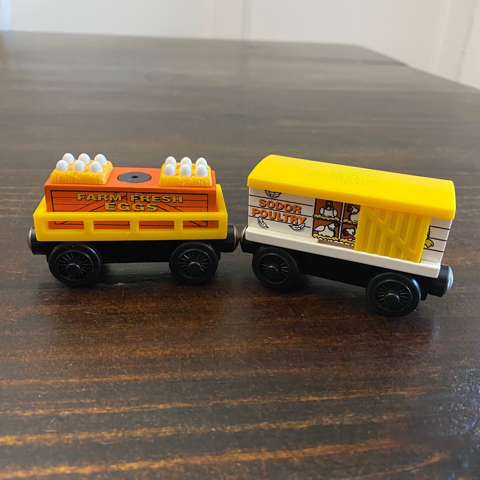 Thomas & Friends Wooden Railway Sodor Poultry Chicken & Farm Fresh Egg Car Set