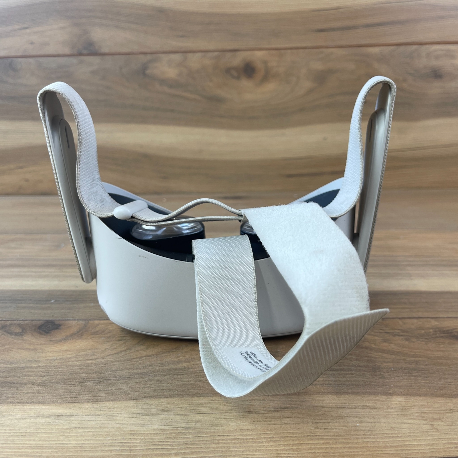 Meta Oculus Quest Standalone VR Headset Only White Bluetooth Adjustable Headband