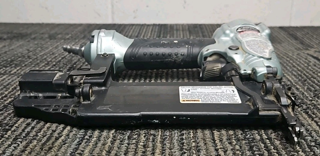 Hitachi NT 50AE2(S) 2" Brad Nailer with Case