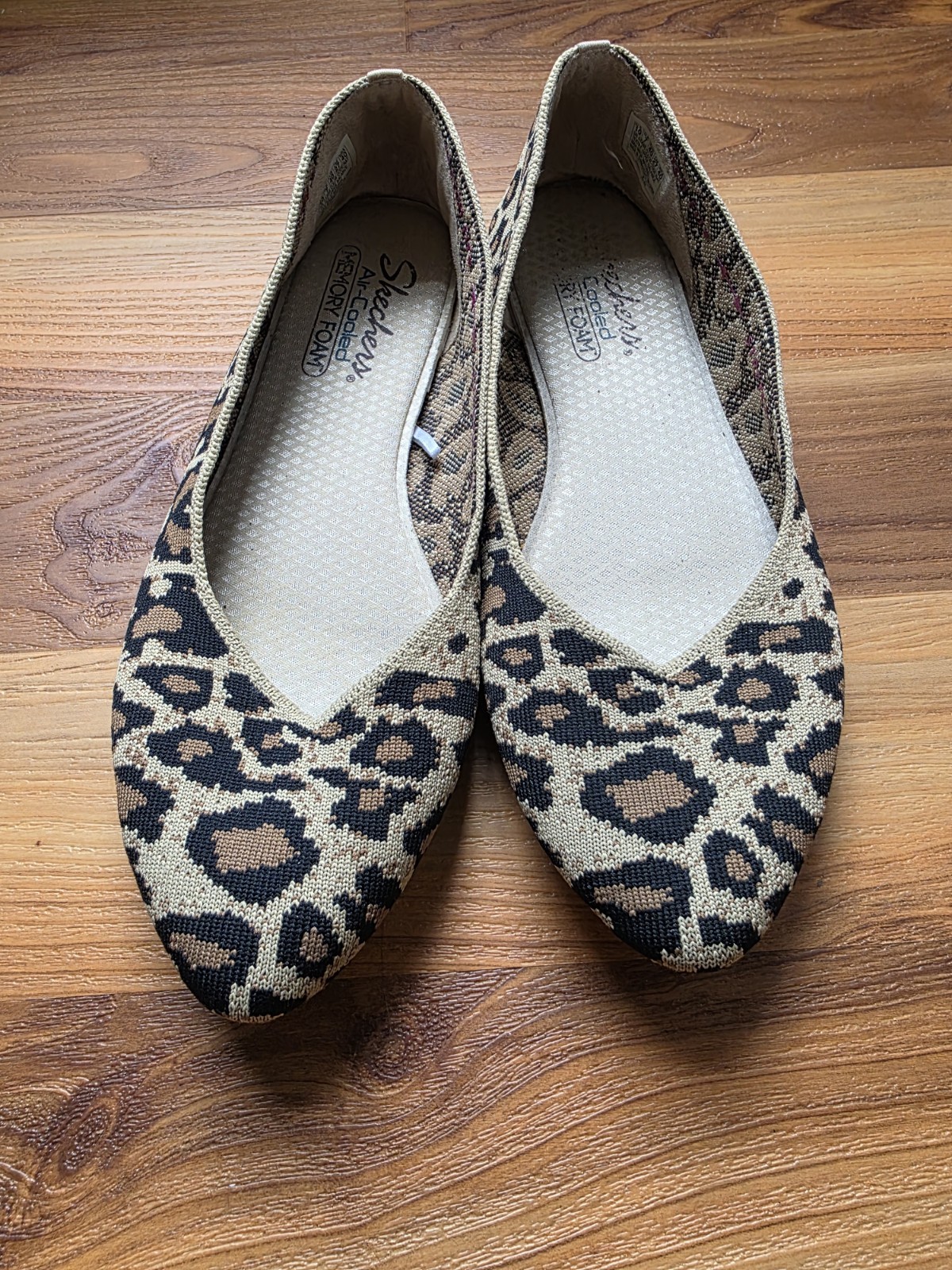 Skechers Leopard Print Memory Foam Stretch Comfort Pointed Toe Flats Size 10