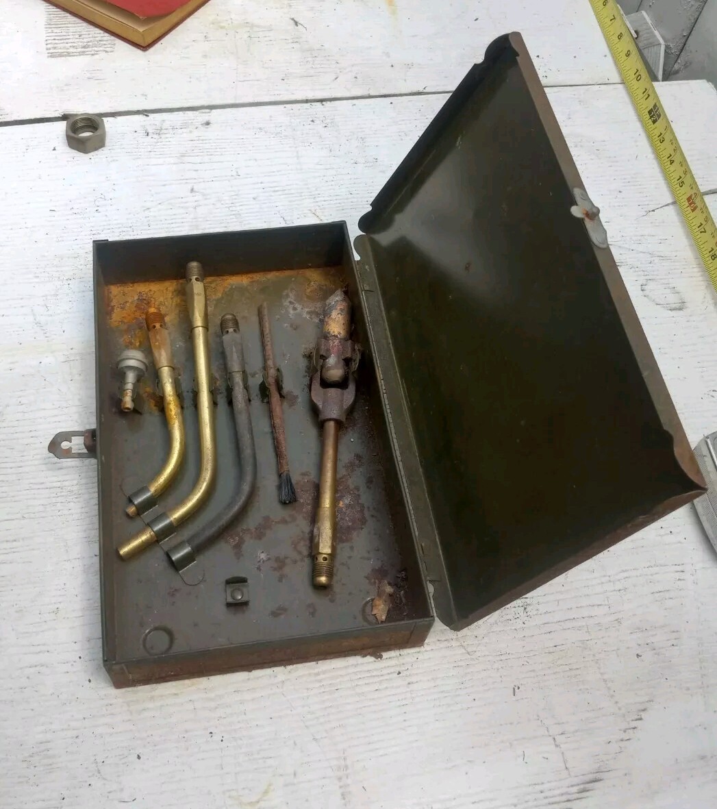 Vintage 6 Piece Blow Torch Tips In Rusted 11"x7" Metal Carry Case. No Name Brand