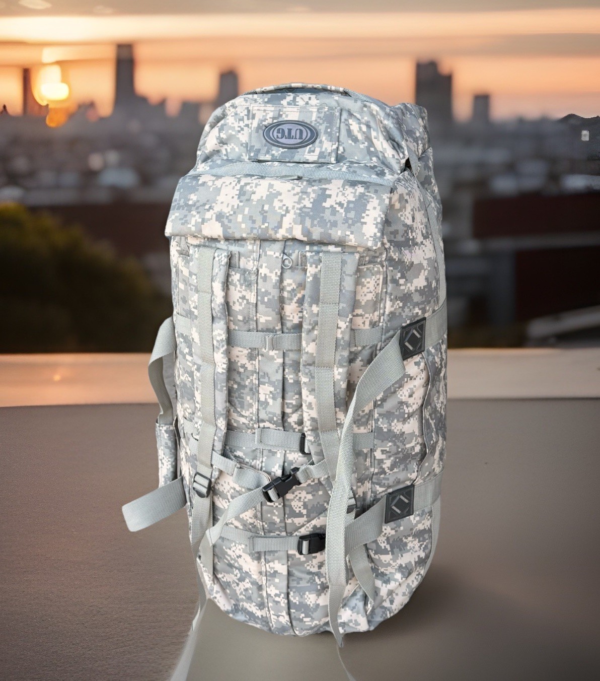 UTG Military Digital Ranger Field Bag  Camo Duffle Bag Travel Luggage. Excellent