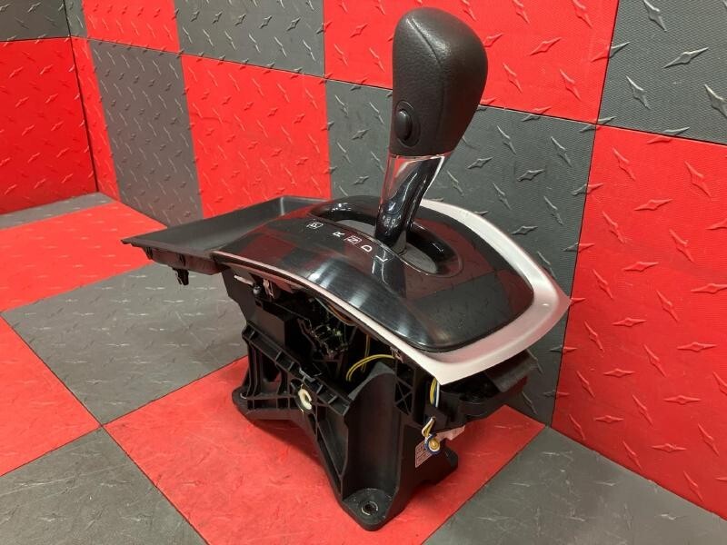 2016 Nissan Rogue Automatic Transmission Floor Gear Shift Shifter Assembly OEM