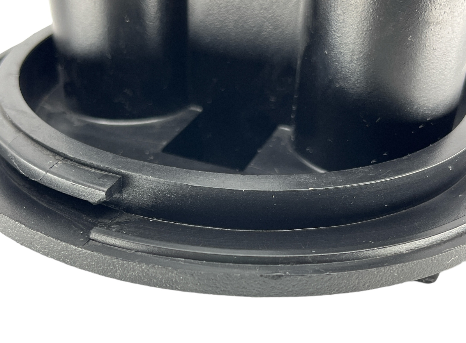 60019 Norwesco Polyethylene 4" Center Snap In Air Vent Assembly For 16" Lid