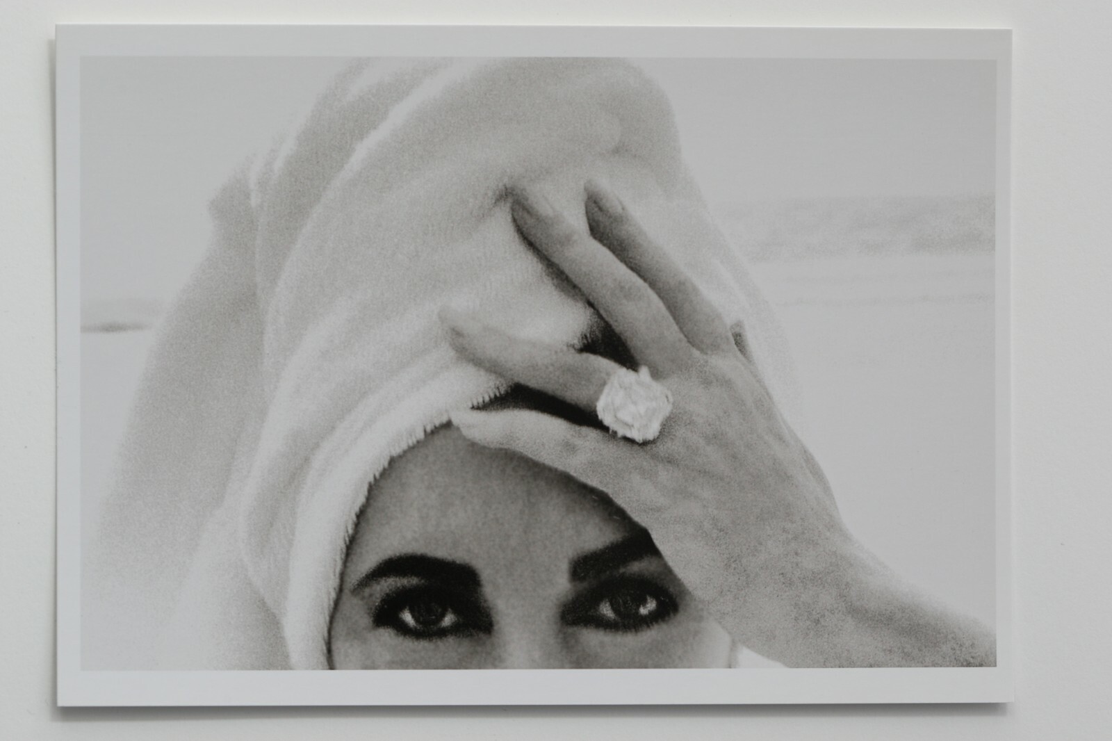 LIZ TAYLOR , Malibu, 1991 by HERB RITTS  Art-Postcard  NEW