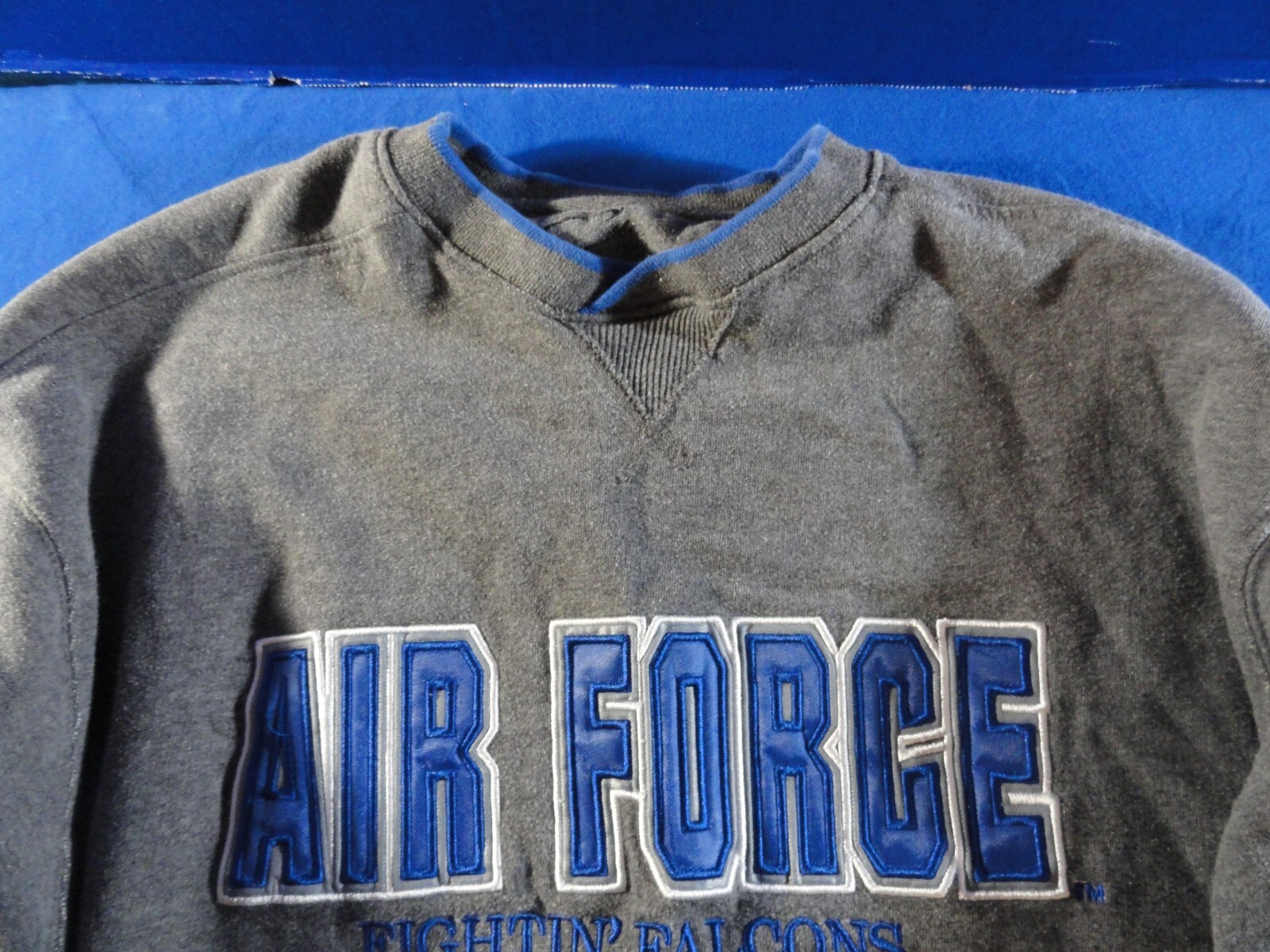 USAFA AIR FORCE FIGHTIN' FALCONS GRAY & BLUE ATHLETIC GYM PULLOVER SWEATER L