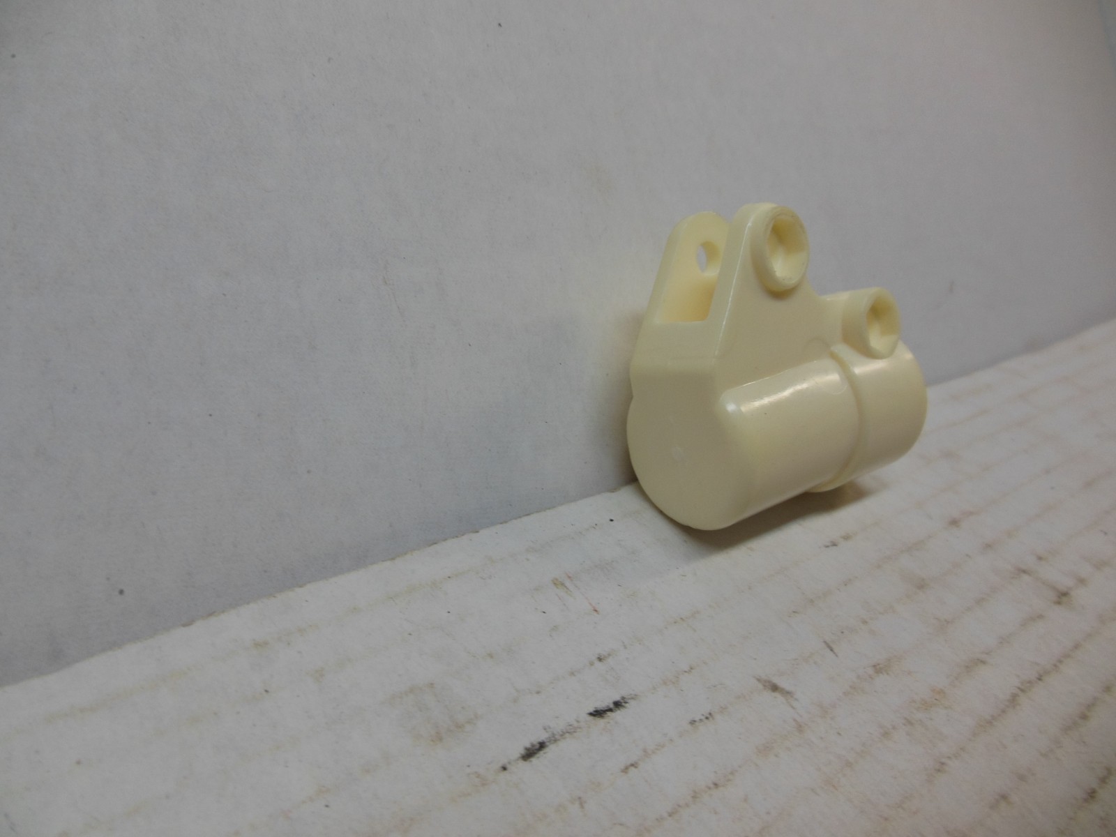 JOHN DEERE PLASTIC CLAMP BRACKET PT6563 OEM NOS