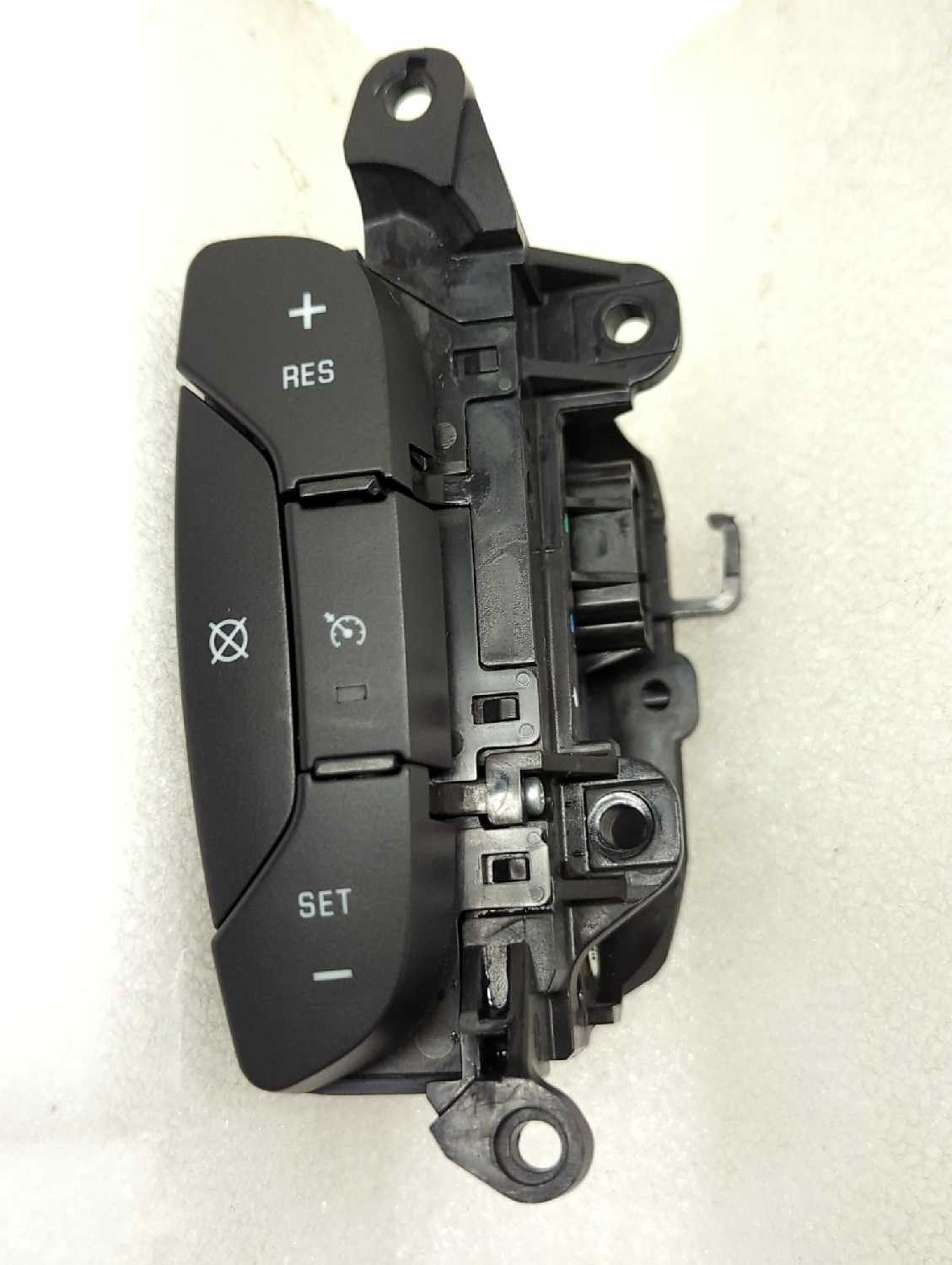 New OEM Genuine GM Cruise Switch 2006-2011 Buick Lucerne Black 15296387