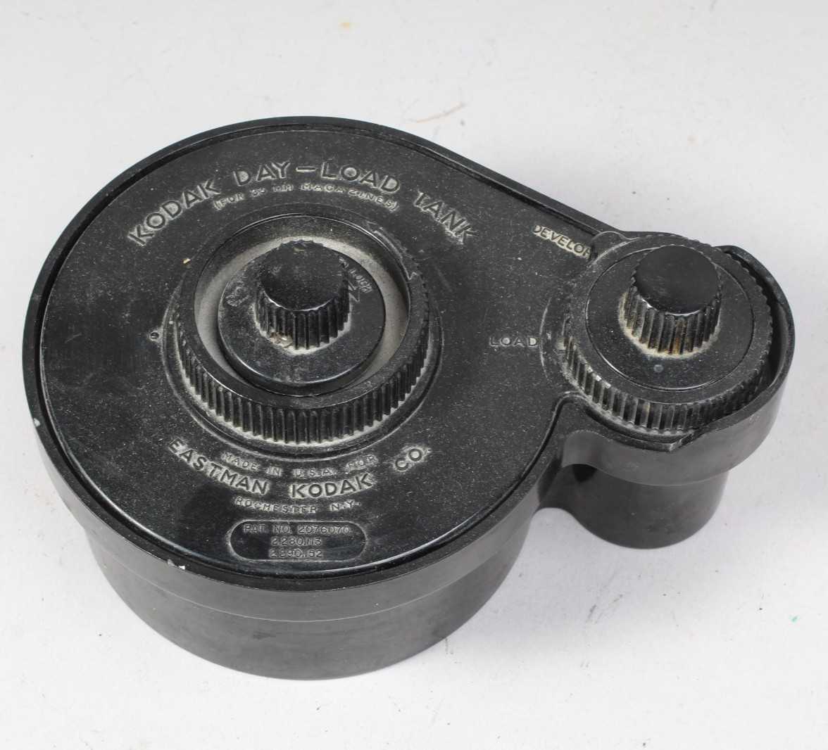 KODAK DAY-LOADER 35MM FILM DEVELOPING TANK VINTAGE BUT IN GOOD SHAPE.