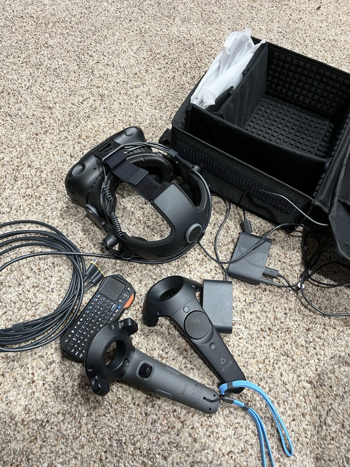 HTC Vive VR Headset + 2 Controllers + Hyperkin Hard Case - Good Condition!
