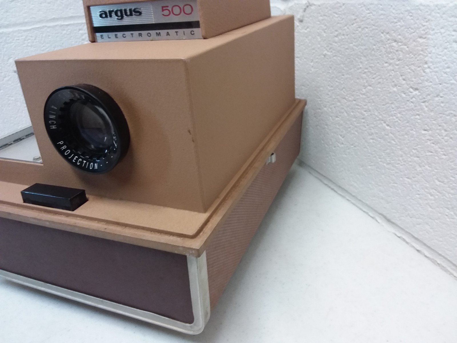 Argus 500 Automatic Slide Projector with Case and Power Cord Vintage