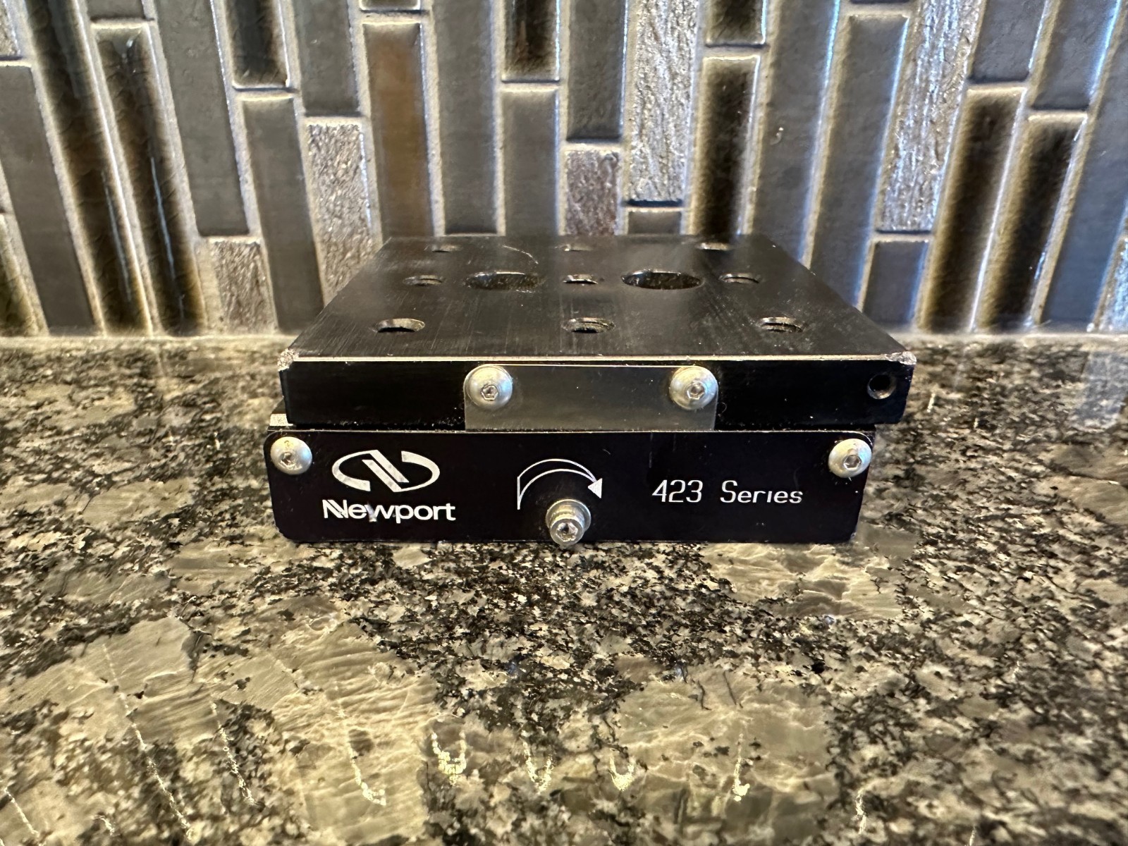 Newport 423 Series Linear Translation Stage WITHOUT Micrometer Newport SM25
