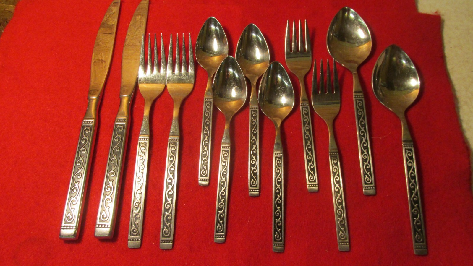 Oneida Ltd. Stainless Steel Spanish Court- 12 pcs