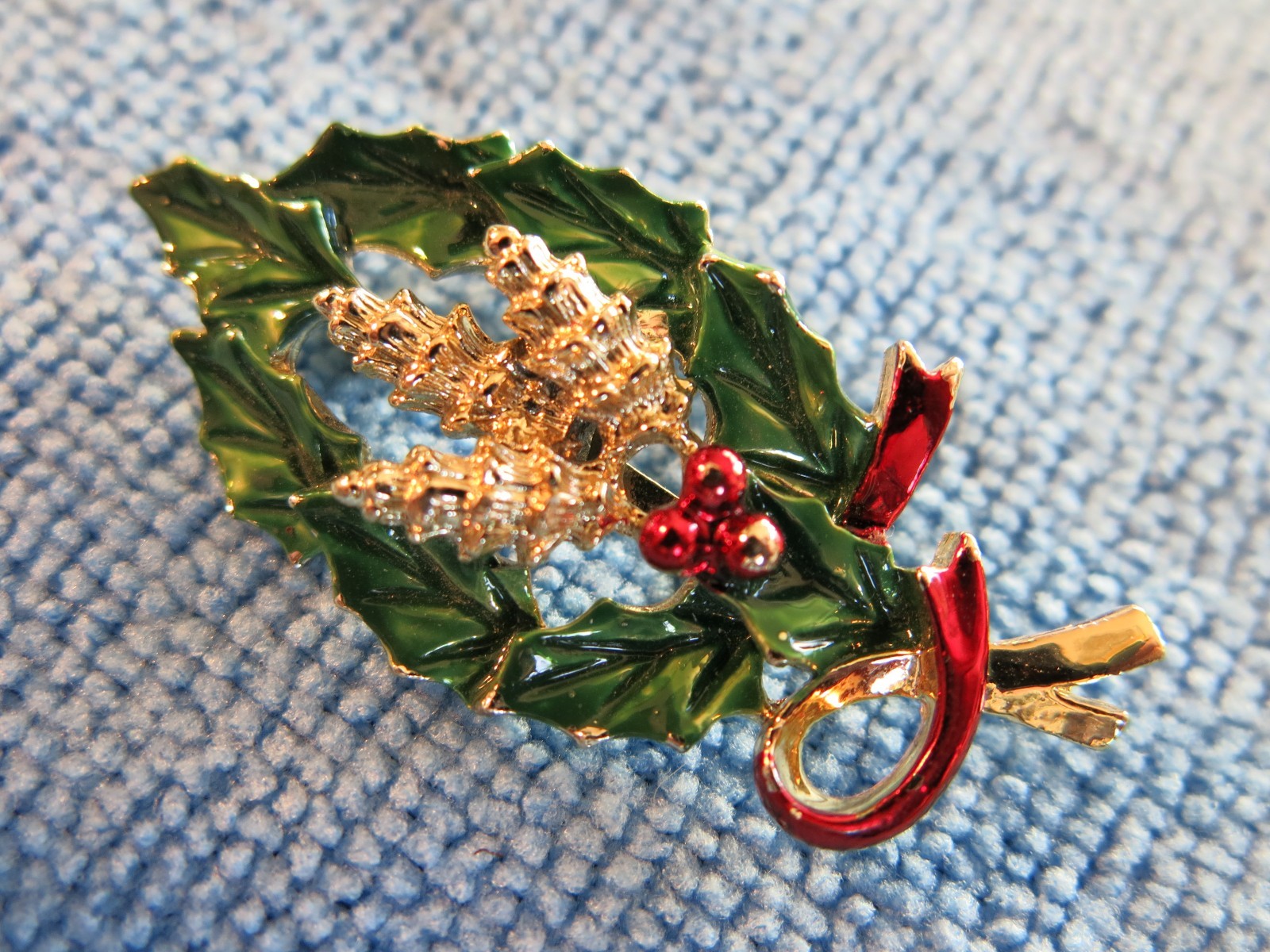 Gerry Christmas Wreath with Green Holly